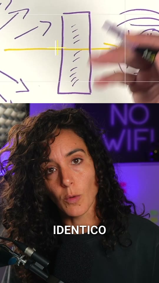 Sopra il foglio con il disegno ripreso da una seconda camera, sotto il viso che parla