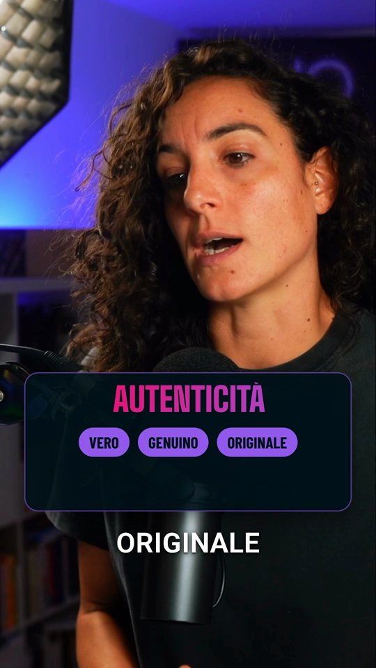 Dice 'autenticità: vero, genuino, originale' e sul petto compare la scheda con quelle tre parole